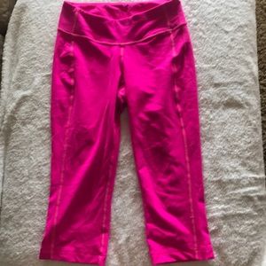 BRIGHT pink lululemon wunder under crop leggings